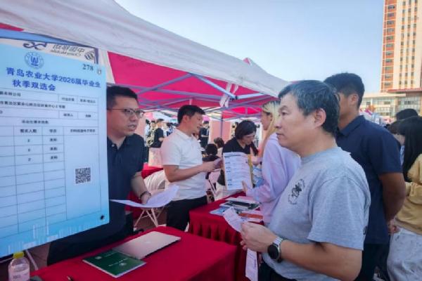 外国语学院领导实地走访2026届毕业生秋季双选会