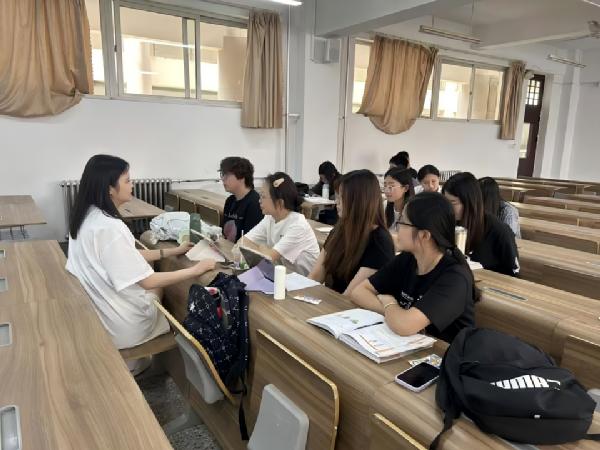 外国语学院朝鲜语系召开期中教学检查学生座谈会